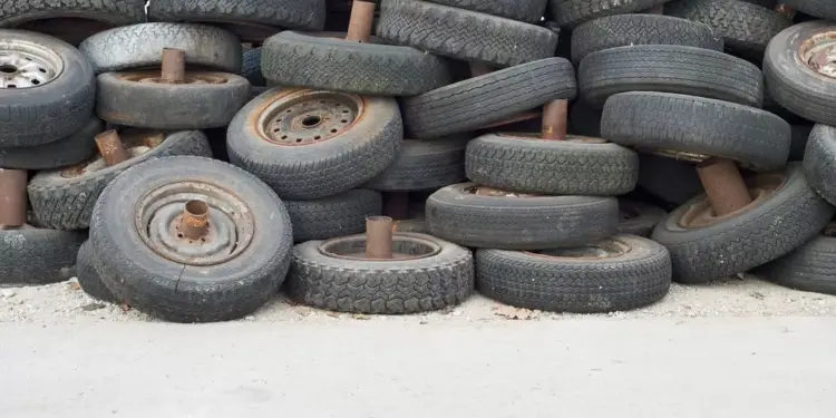 Biella, scoperte due discariche di pneumatici