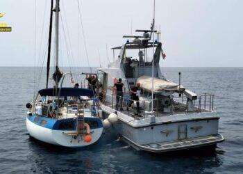 Barca rischia di affondare, turisti soccorsi nel sud Sardegna