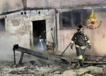 San Giovanni Suergiu, agriturismo distrutto dalle fiamme