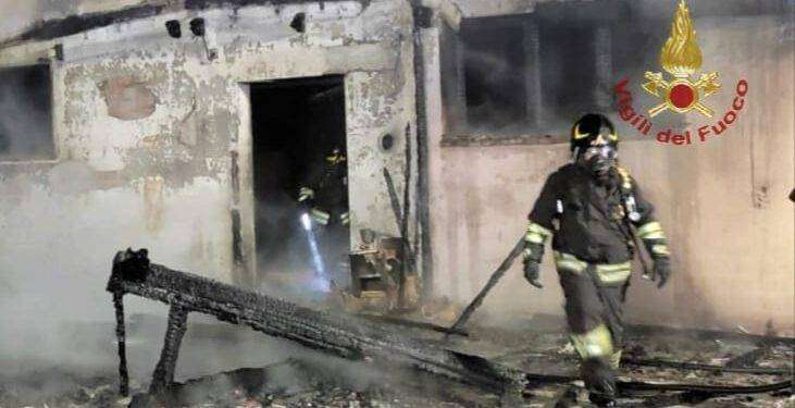 San Giovanni Suergiu, agriturismo distrutto dalle fiamme