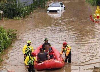 Maltempo Roma, Vigili del Fuoco evacuano 80 persone da un maneggio