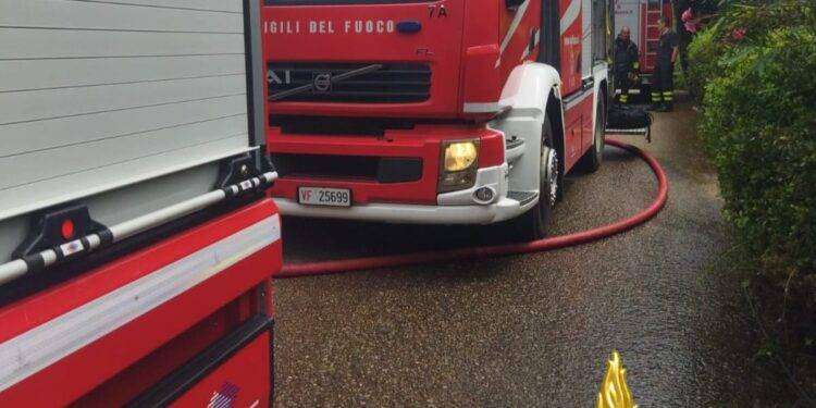 Porto Rotondo, fiamme in un complesso turistico: distrutte quattro abitazioni