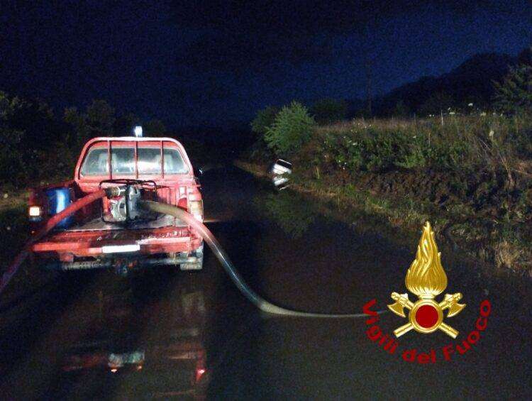 Nubifragio su Anela, alberi sradicati e smottamenti