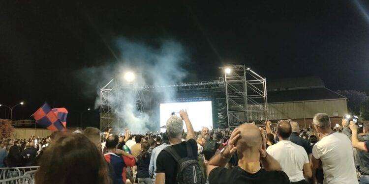 Il Cagliari batte il Bari per 1 a 0 e torna in serie A!