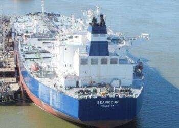 Petroliera si guasta nel Canale di Suez, bloccato il traffico marittimo