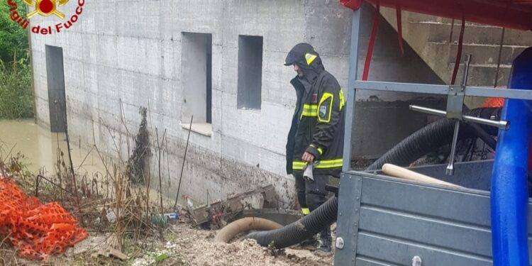 Maltempo, frane e smottamenti nel potentino: evacuato albergo