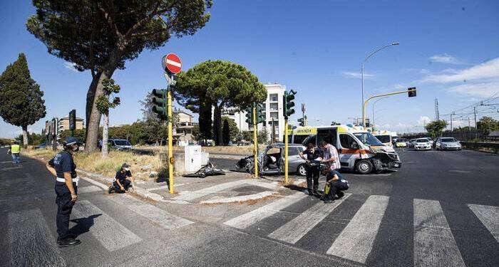 Scontro tra auto, muore bimbo di 5 anni