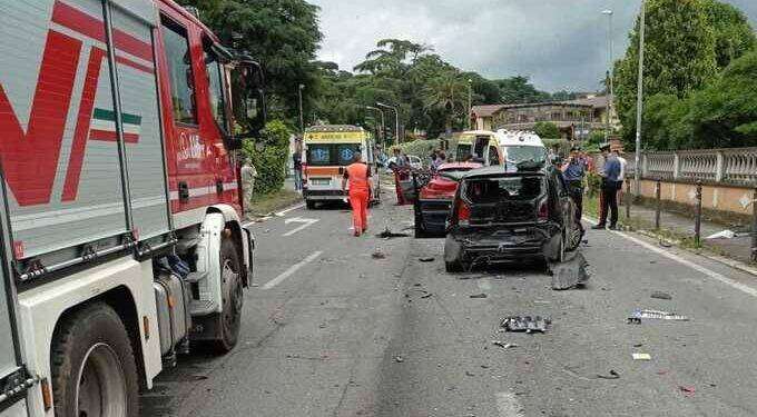 Tir contromano, sei persone ferite