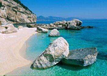 Vele blu, il mare più bello è in Sardegna