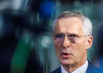 Nuova grave provocazione Nato, Stoltenberg annuncia inizio addestramento degli ucraini per F-16