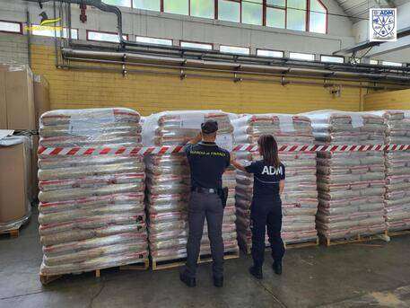 Sequestrate 81 tonnellate di pellet di scarsa qualità a Cagliari