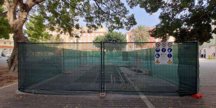 Cagliari, Piazza Garibaldi: cantieri allestiti da oltre un mese, dei lavori non vi è traccia