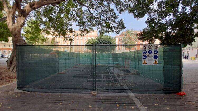 Cagliari, Piazza Garibaldi: cantieri allestiti da oltre un mese, dei lavori non vi è traccia