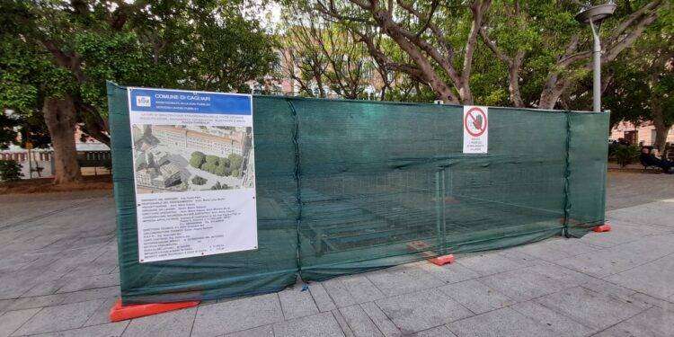 Cagliari, Piazza Garibaldi: cantieri allestiti da oltre un mese, dei lavori non vi è traccia