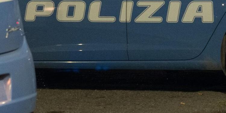 Milano, sequestravano clienti e dipendenti banche per rapinarle: 5 arresti