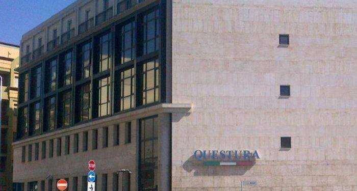 Risposte dal complice per passare test della patente, denunciato