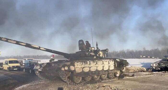 Vasto incendio ad un deposito di petrolio a Voronezh