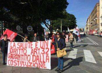 ‘Giù le mani dalla sanità pubblica”, la Sardegna si mobilita contro la Giunta Solinas