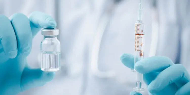 Falsa esenzione dal vaccino anti Covid, medico di base assolto a Pesaro