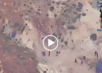 Siria, aviazione russa e siriana fa pulizia: uccisi 50 terroristi armati dall’Occidente