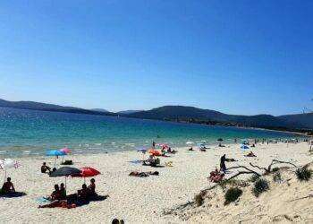 Divieti per tutelare le dune in spiaggia Maria Pia ad Alghero