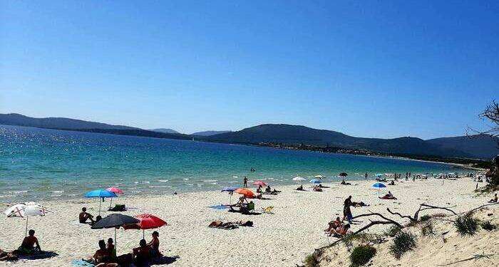 Divieti per tutelare le dune in spiaggia Maria Pia ad Alghero