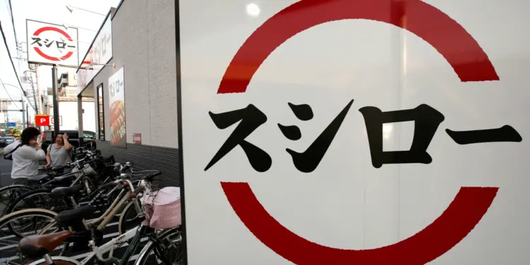 Una catena di sushi cita in giudizio uno studente che ha leccato una bottiglia di salsa di soia