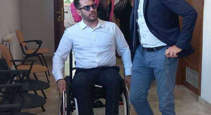 Rissa con pugnalata in spiaggia, 10 anni al trapper Elia17Baby