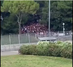 Sfida Bari- Cagliari, fuori dal San Nicola è già bolgia