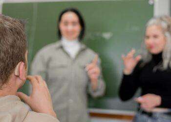 Università: interventi per favorire la partecipazione attiva e migliorare l’apprendimento degli studenti con disabilità uditiva e corsi di formazione per i docenti