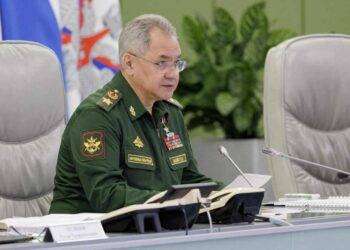 Il Ministro della Difesa russo, Sergei Shoigu, ha ispezionato le truppe e supervisionato l’addestramento di nuove unità