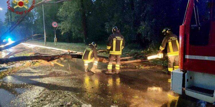 Maltempo, dalle prime ore del mattino pioggia e grandine nel lecchese e a Monza