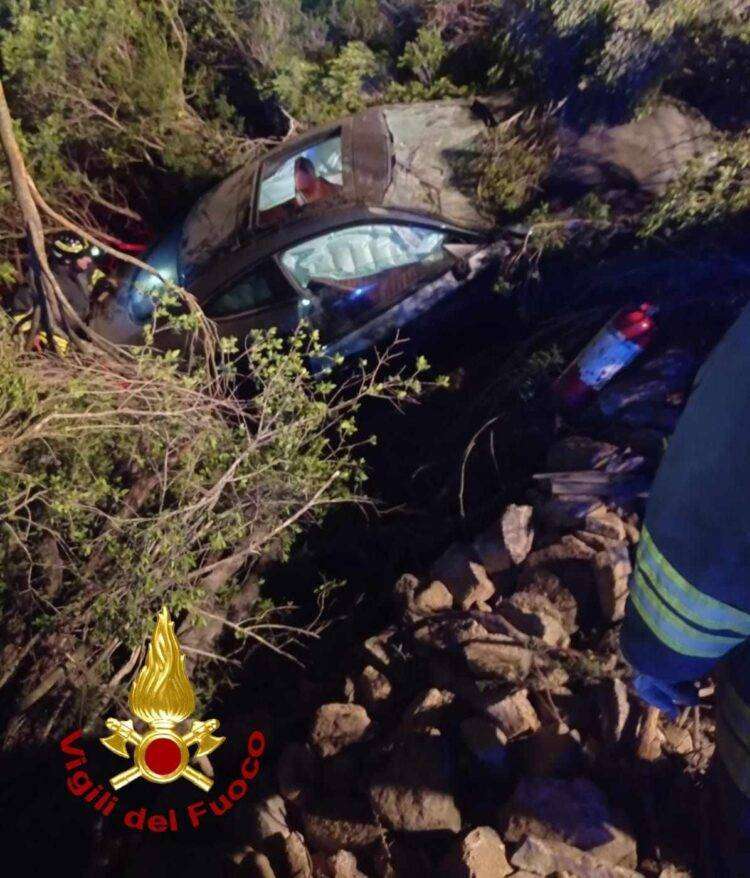 Porto Cervo, con l’auto finisce fuori strada: tre feriti gravi