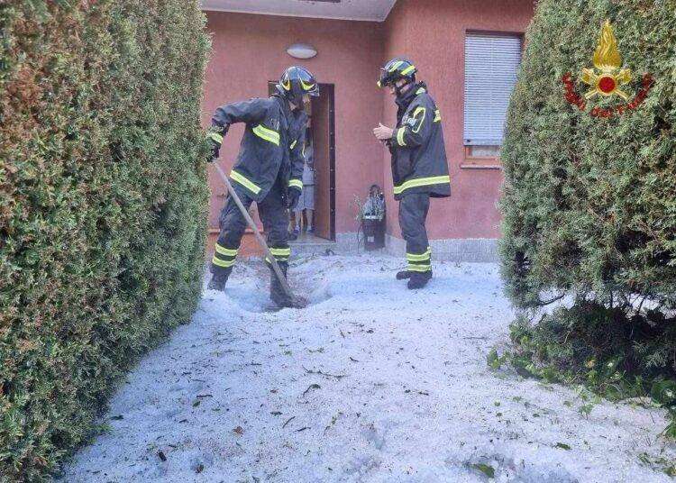 Maltempo, dalle prime ore del mattino pioggia e grandine nel lecchese e a Monza