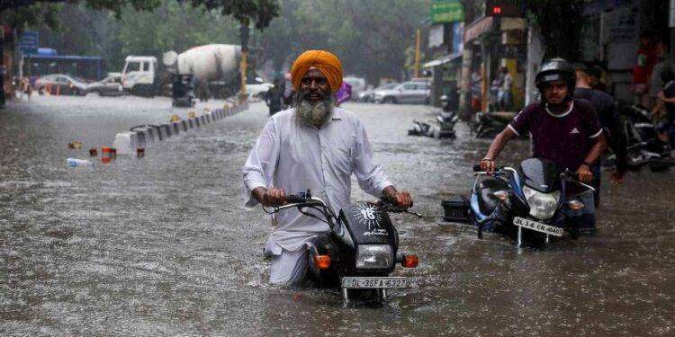 Piogge torrenziali sull’India settentrionale, almeno 22 persone