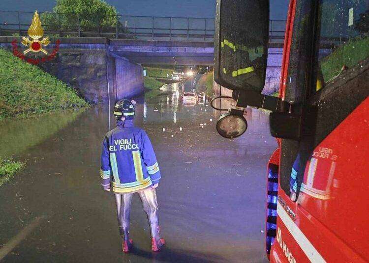 Maltempo, dalle prime ore del mattino pioggia e grandine nel lecchese e a Monza