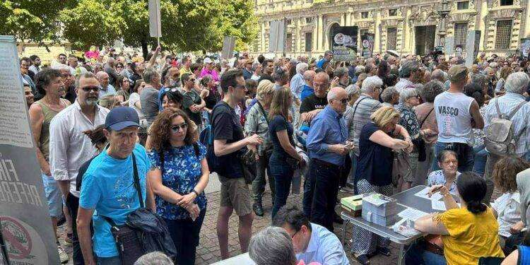 Referendum contro la guerra: “Raccolte oltre 350 mila firme nonostante la censura del sistema”