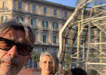 Bruciata la Venere di plastica in piazza!