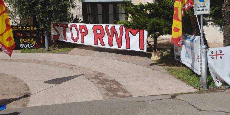 Protesta contro la fabbrica di bombe a Cagliari