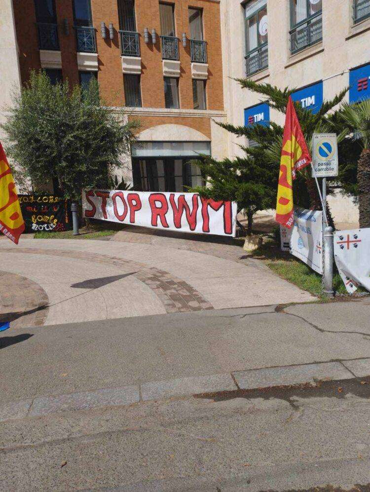 Protesta contro la fabbrica di bombe a Cagliari