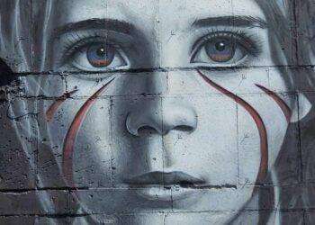 Mariupol, apparso murale dedicato ai bambini del Donbass, eseguito dall’artista italiano Jorit Cherullo