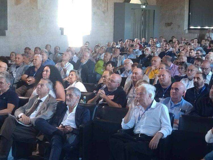 Il movimento del dissenso si riunisce a Orvieto: sala piena e critica a Usa e globalizzazione