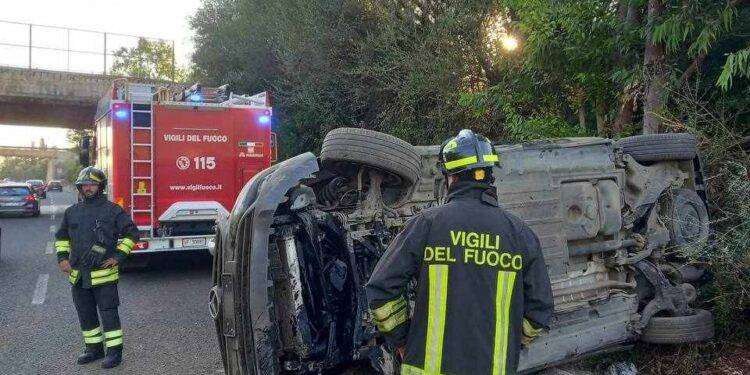 Gravissimo incidente sulla 131 Dcn: auto si ribalta, quattro feriti estratti dalle lamiere