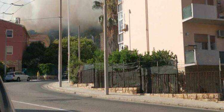 Terrore a Cagliari, in fiamme il Colle di San Michele