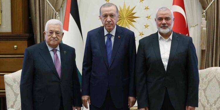 Palestina, il presidente dell’Autorità Palestinese, Abbas, e il leader di Hamas, Ismail Haniyeh incontrano Erdogan