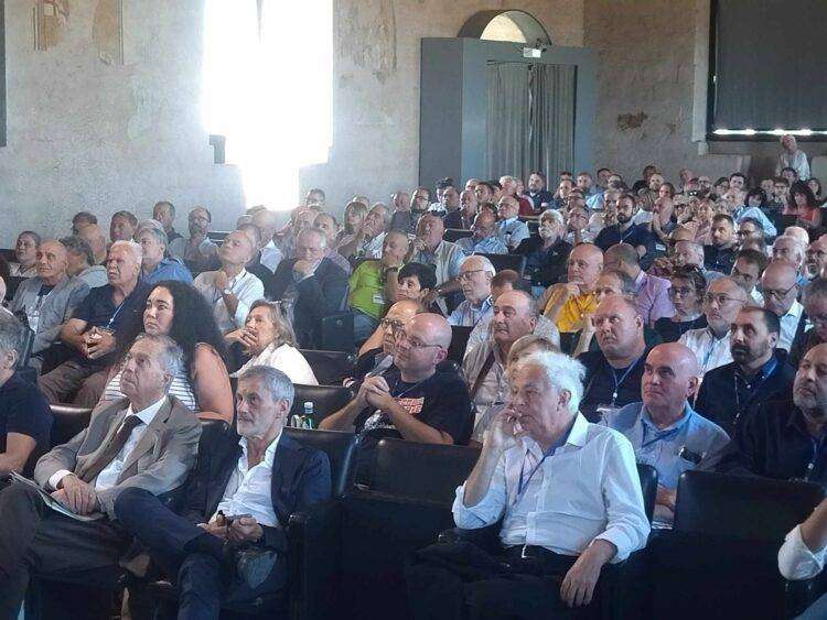 Il movimento del dissenso si riunisce a Orvieto: sala piena e critica a Usa e globalizzazione