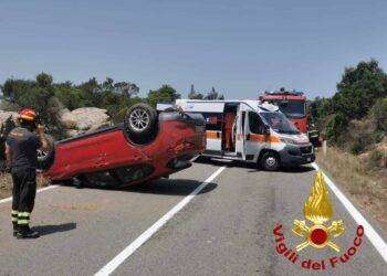 Arzachena, per il controllo dell’auto e si ribalta: una donna ferita