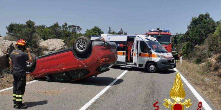 Arzachena, per il controllo dell’auto e si ribalta: una donna ferita