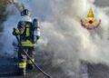 Auto in fiamme sulla SS 131 dcn, intervento dei Vigili del Fuoco