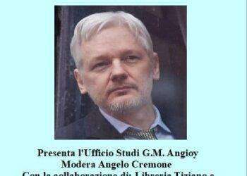 “Distruggere Assange”, presentazione a Cagliari del libro di Sara Chessa il 12 agosto